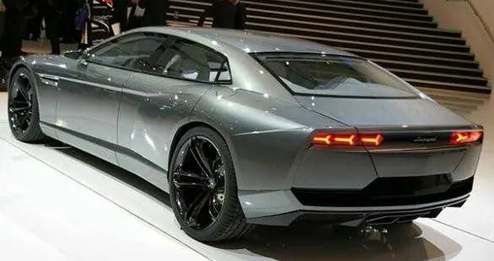 Con la Estoque, la Lambo cambia forme