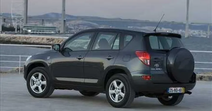 Toyota ripara 735.000 auto, ma non richiama...