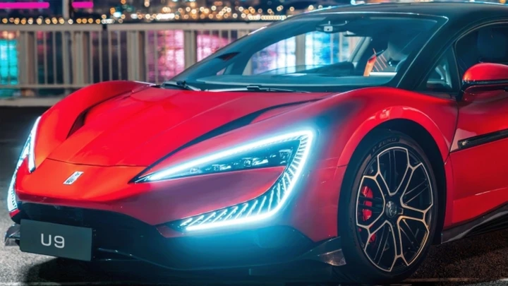 Il CEO di BYD ha le idee chiare: le sue elettriche sono avanti alle altre
