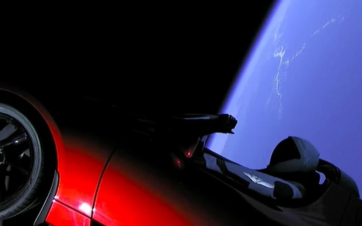 Falcon Heavy: il razzo di Elon Musk è partito. A bordo c’è una Tesla Roadster