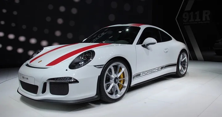 Porsche 911 R, a Ginevra senza compromessi