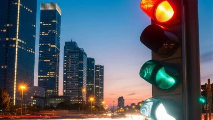 La nuova “luce bianca” del semaforo che cambierà il traffico urbano