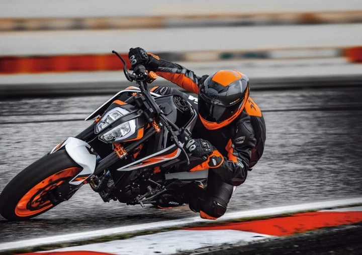 KTM 890 Duke R: prezzo da 11.900 euro