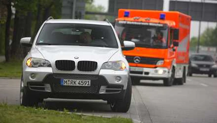 BMW: un sistema che ferma la vettura se il conducente ha un malore