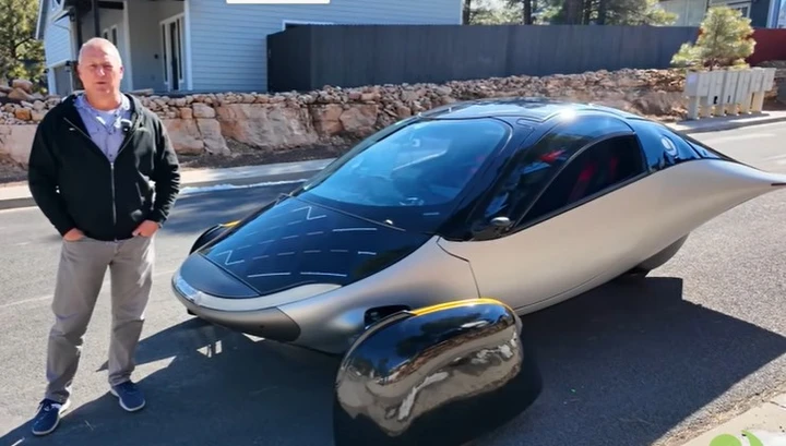 Route 66 a energia solare: Aptera percorre 482 km senza ricaricare