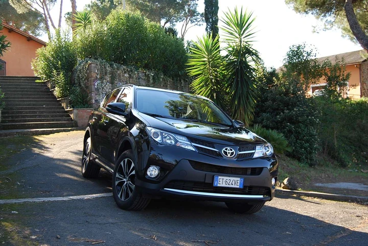 Toyota RAV4 2.0D4D 4WD Style: la prova su strada