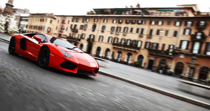 La Lamborghini Aventador continua il tour capitolino