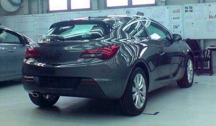 Opel Astra GTC, spiata la versione definitiva
