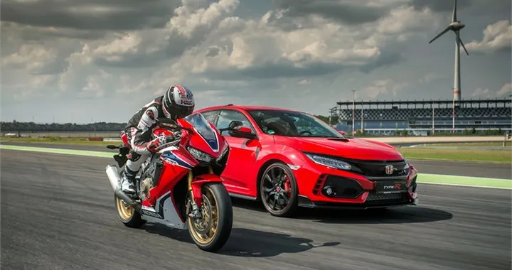 Honda celebra i 25 anni di Type R e Fireblade