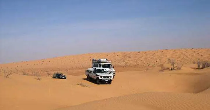 Come vivere nel deserto su un fuoristrada