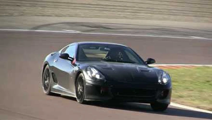 Ferrari: in pista l'erede della 599 GTB, il video