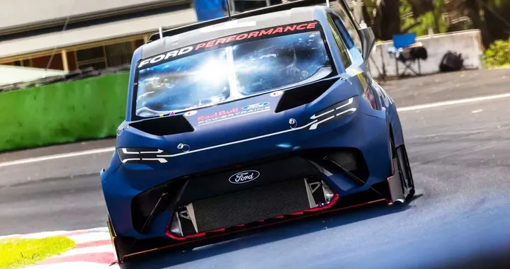 Ford SuperVan 4.2: il furgone elettrico che batte le supercar al Nürburgring
