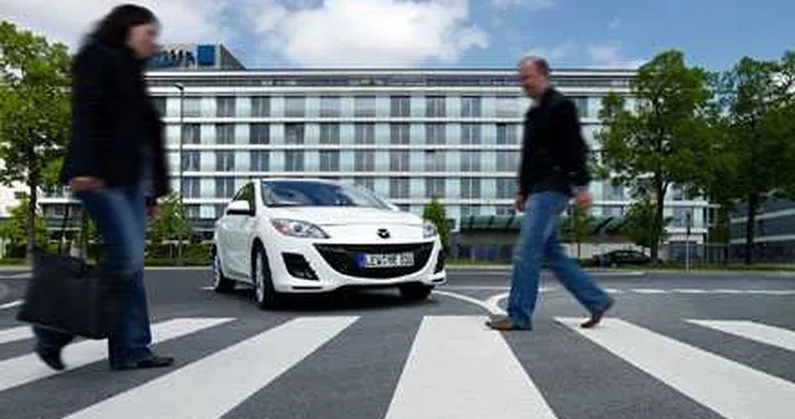 Ecco la Mazda3 i-stop: si spegne e riparte da sola