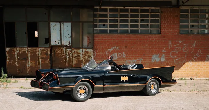 Bat-segnale acceso su Catawiki: in arrivo la replica più fedele della Batmobile