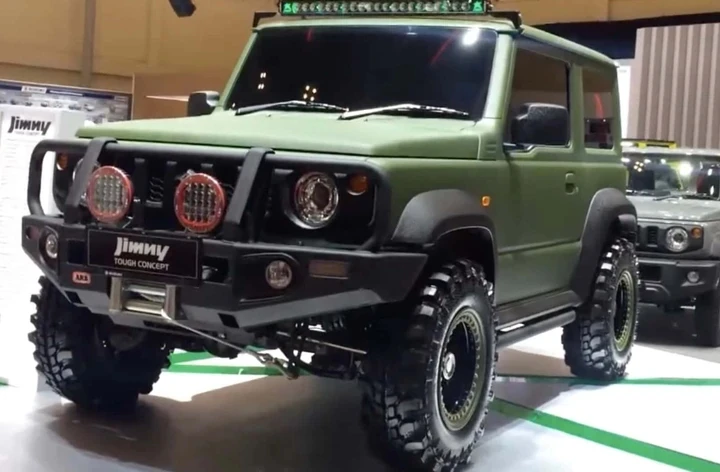 Suzuki Jimny Tough Concept: il mini fuoristrada diventa un monster off-road