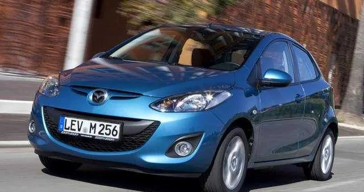 Mazda 2 2011: il restyling la fa più parsimoniosa