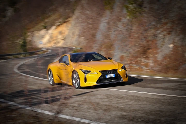 Lexus LC Hybrid: la prova su strada