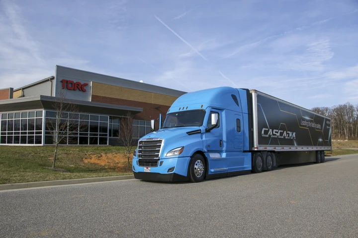 Daimler Trucks con Torc Robotics per la guida autonoma sui camion