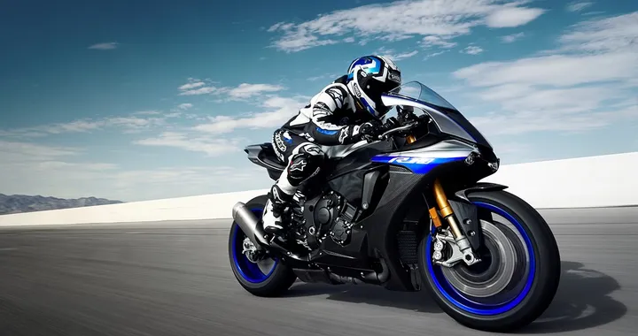 Yamaha YZF-R1M 2018, parte la commercializzazione online