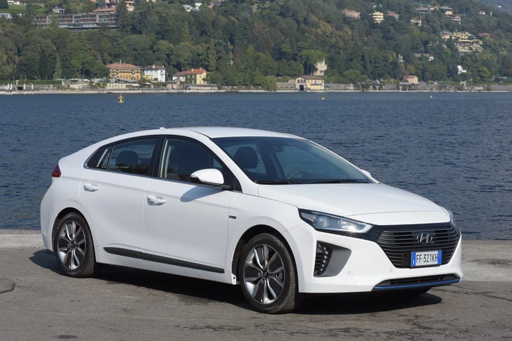 Hyundai Ioniq, primo contatto con l'ibrida coreana