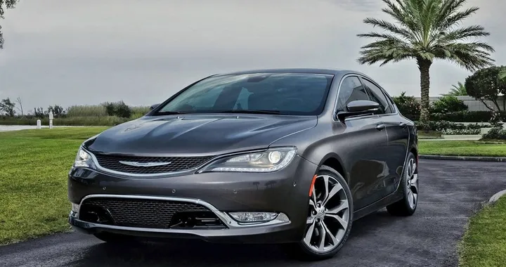 Nuova Chrysler 200: le immagini ufficiali