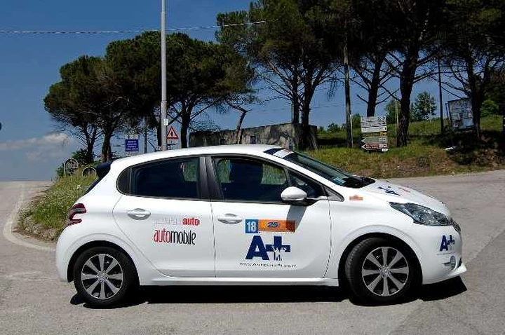 Peugeot 208 vince alla 25 Ore di Magione