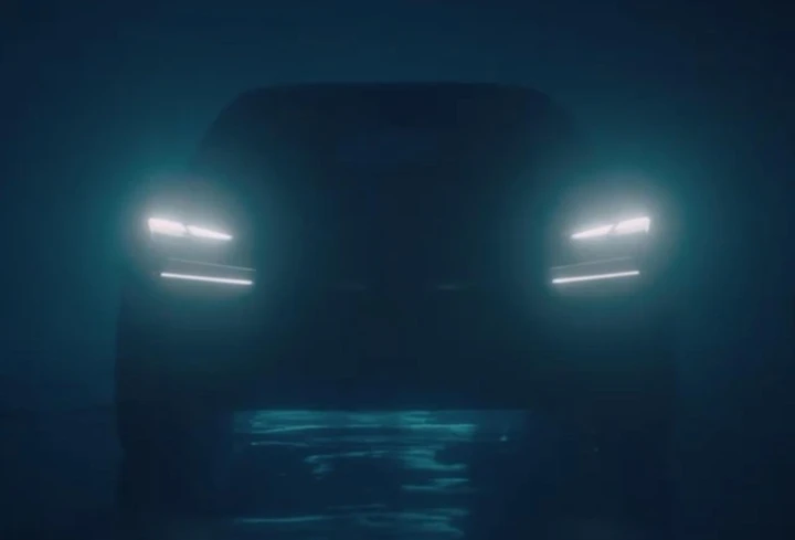 Lamborghini: piccolo assaggio del frontale del primo EV [VIDEO TEASER]