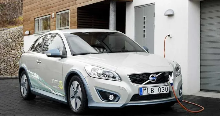 Volvo e Siemens insieme per l'auto elettrica