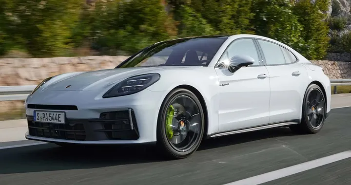 Porsche ha presentato due nuove versioni ibride della Panamera