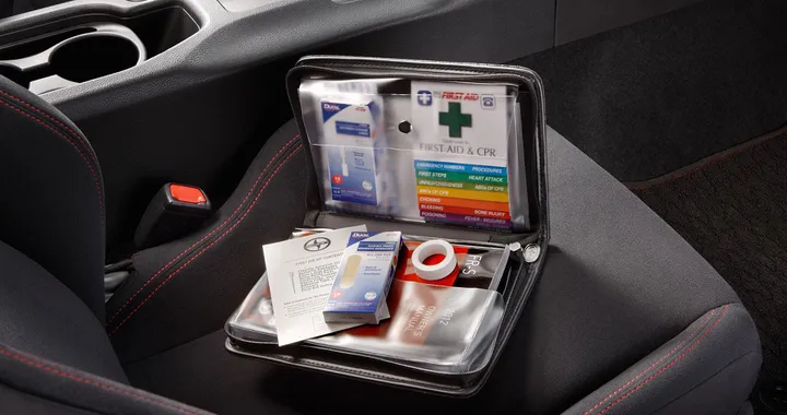 Kit di primo soccorso in auto: cosa deve contenere