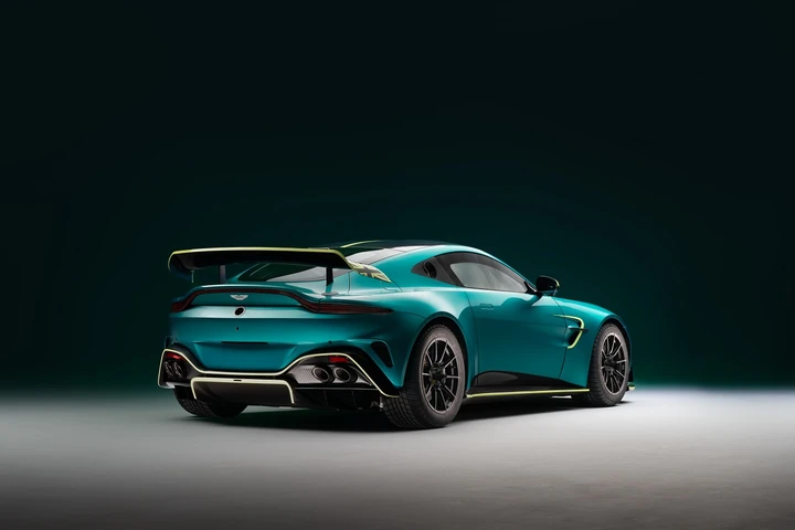 Aston Martin Vantage GT4_03