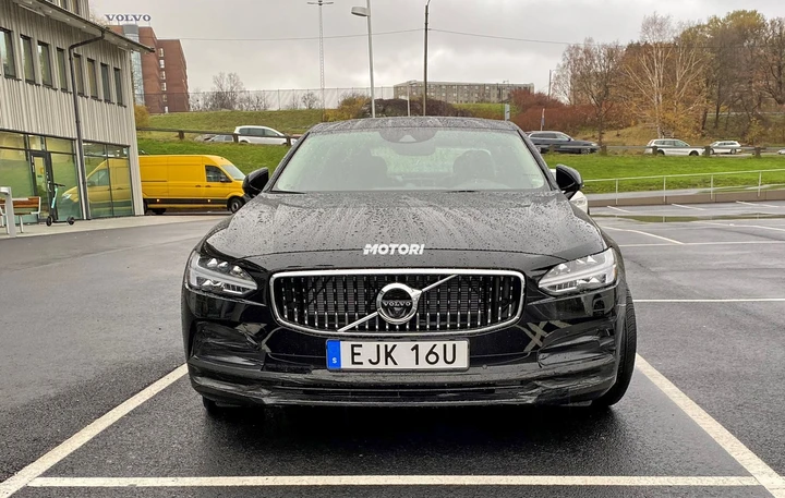 Volvo S90 restyling: le foto spia