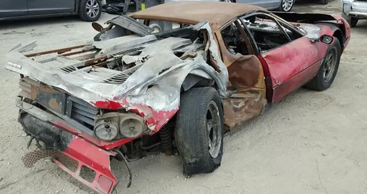 All’asta una Ferrari 512BB per 40.000 dollari: ma è distrutta dal fuoco