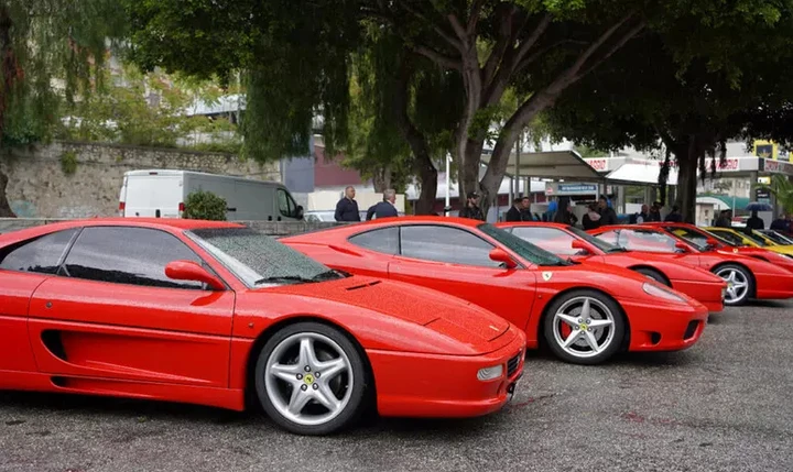 Autoretrò 2026 porta Ferrari e Lancia storiche in Calabria