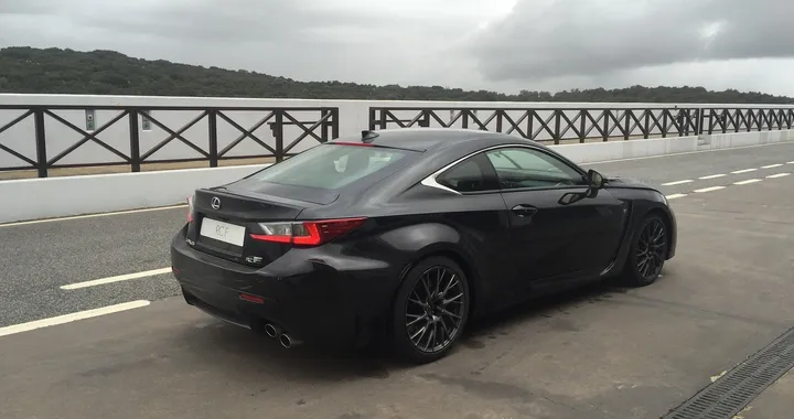 Lexus RC F: la versione sportiva arriva in Italia