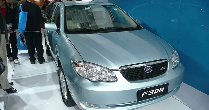 In vendita la BYD ibrida a pannelli solari