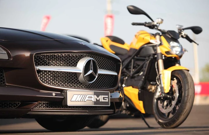 Mercedes SLS Roadster e Ducati Streetfighter