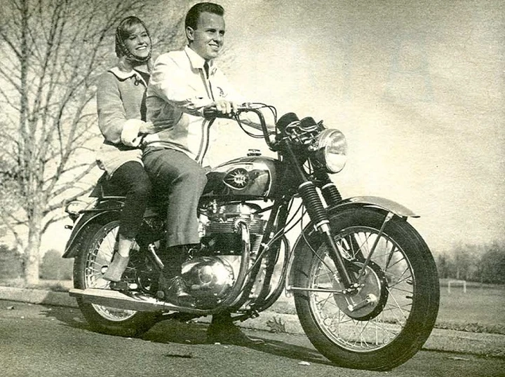 Invenzione della motocicletta: le due ruote nascevano nel 1869