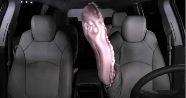 Airbag centrale: contro gli urti tra passeggeri