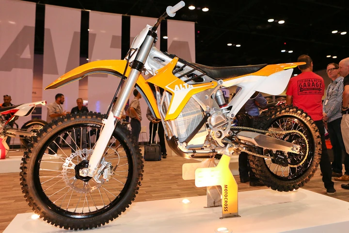 Alta E-bike debutta al Supercross di Parigi