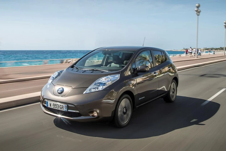 Nissan Leaf 2016: autonomia di 250 km