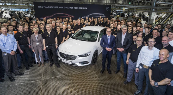 Opel Insignia Grand Sports: prodotto il primo esemplare