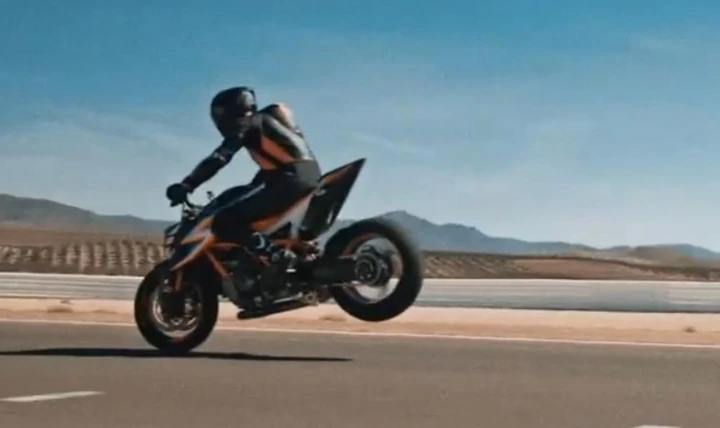 KTM: nuovo teaser della 1290 SuperDuke