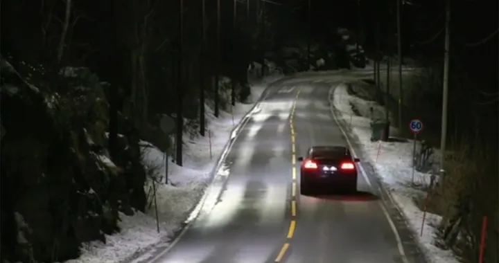 In Norvegia i lampioni intelligenti: si accendono solo al passaggio delle auto