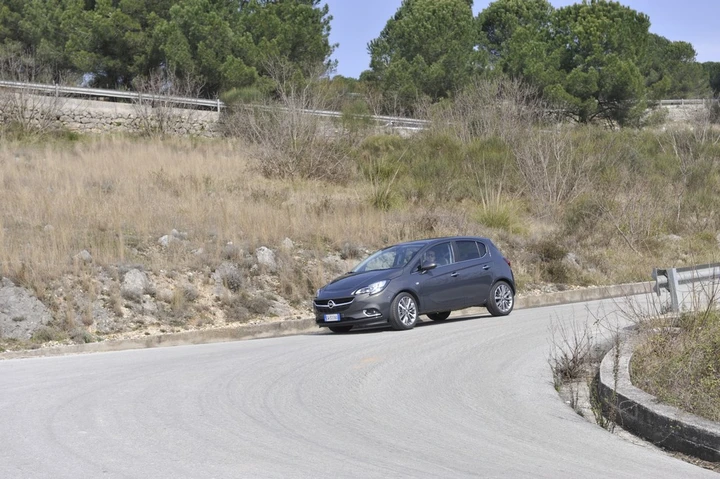 Opel Corsa 1.0 Ecotec: la prova su strada