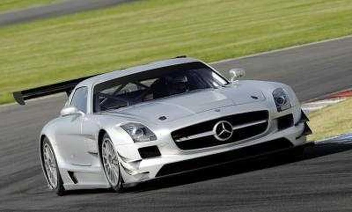 Mercedes SLS AMG GT3: in pista con 400mila euro
