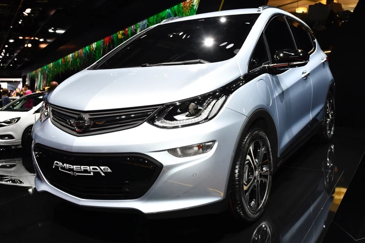 Opel Ampera-e al Salone di Parigi 2016
