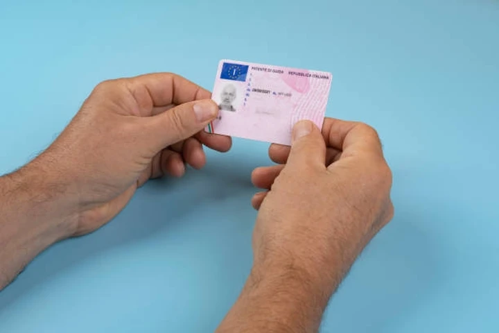 La UE vuole adottare la patente di guida digitale