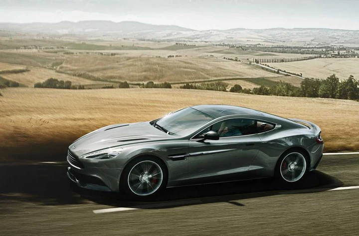 Aston Martin Vanquish: le immagini ufficiali
