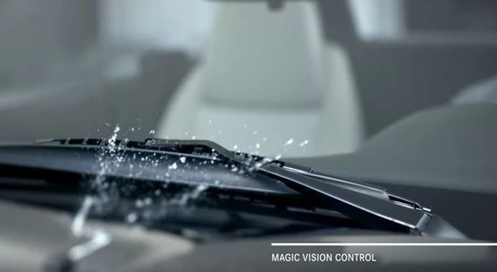Magic Vision Control, il tergicristallo 2.0 della Mercedes: il video